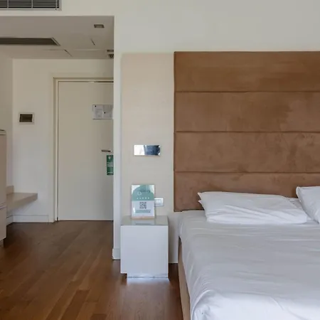 Hotel Hotiday Collection -